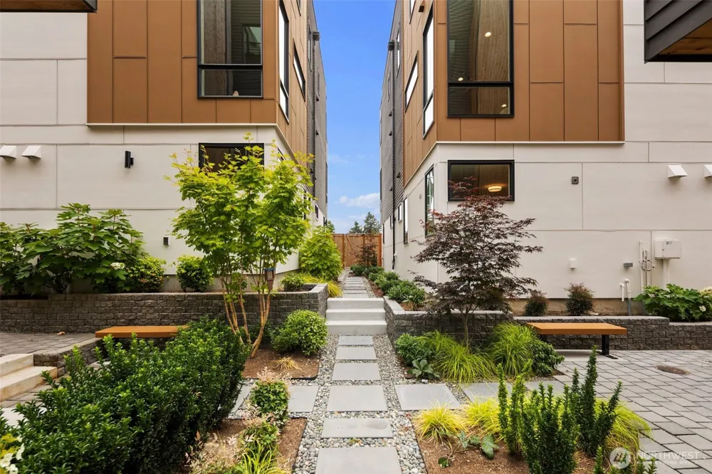 9239 A 16th Avenue SW Seattle, WA 98106