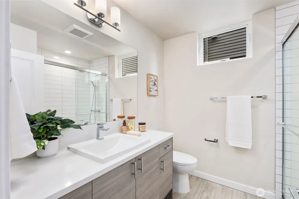 9239 A 16th Avenue SW Seattle, WA 98106