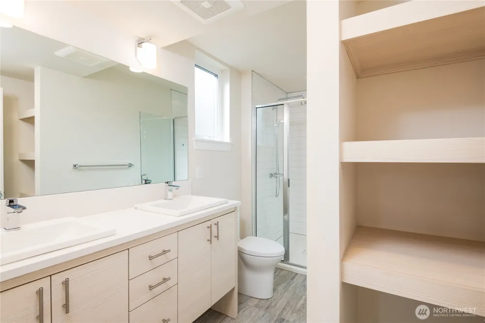 9239 A 16th Avenue SW Seattle, WA 98106