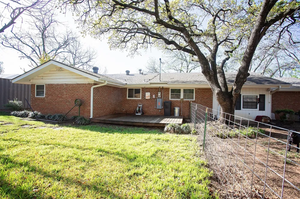 1405 Thompson Drive Graham, TX 76450