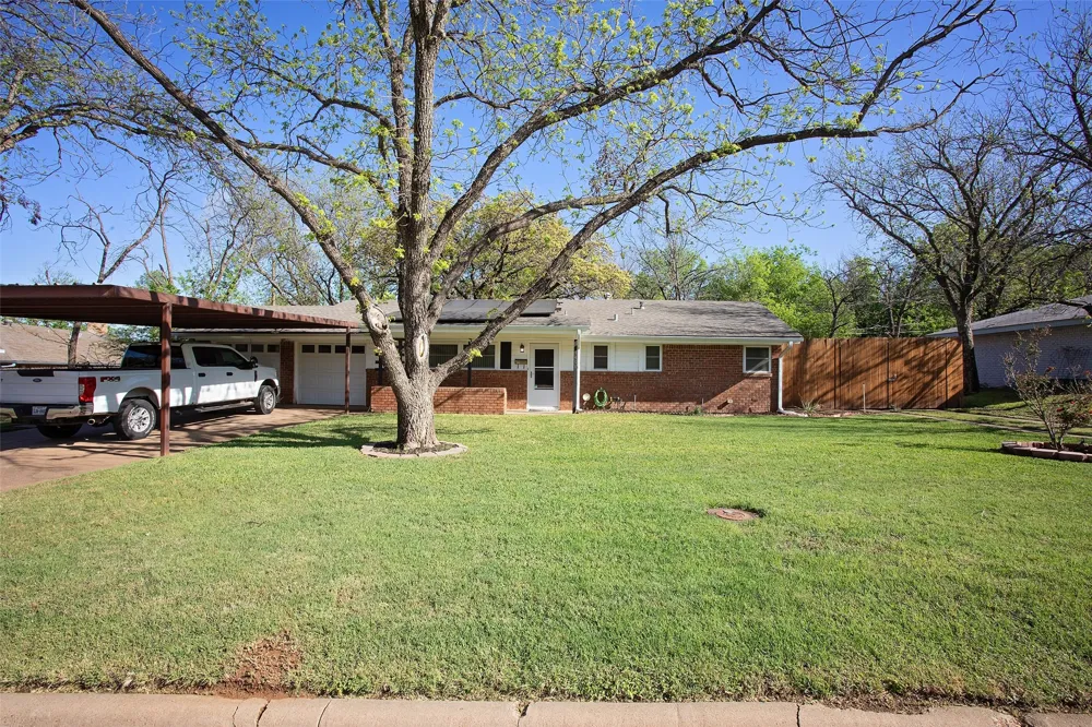 1405 Thompson Drive Graham, TX 76450