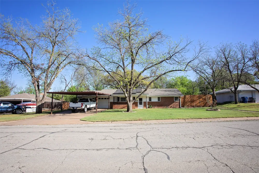 1405 Thompson Drive Graham, TX 76450