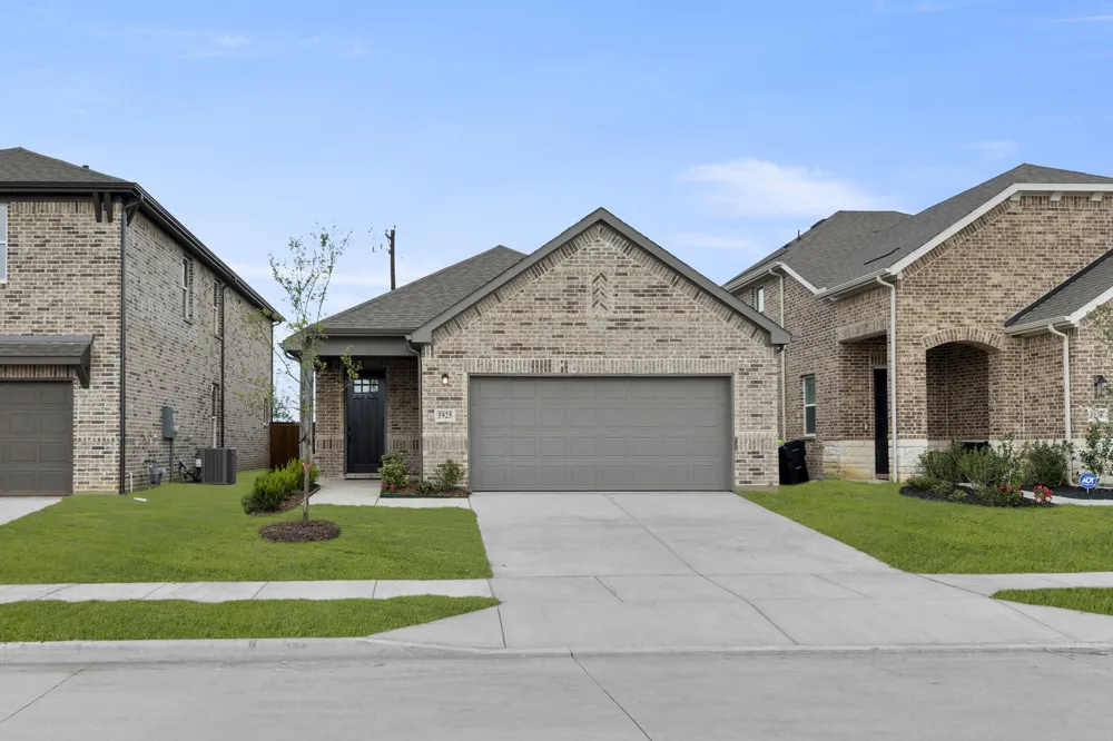 5925 Laurel Lake Lane Pilot Point, TX 76258