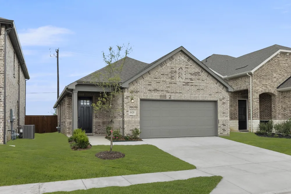 5925 Laurel Lake Lane Pilot Point, TX 76258