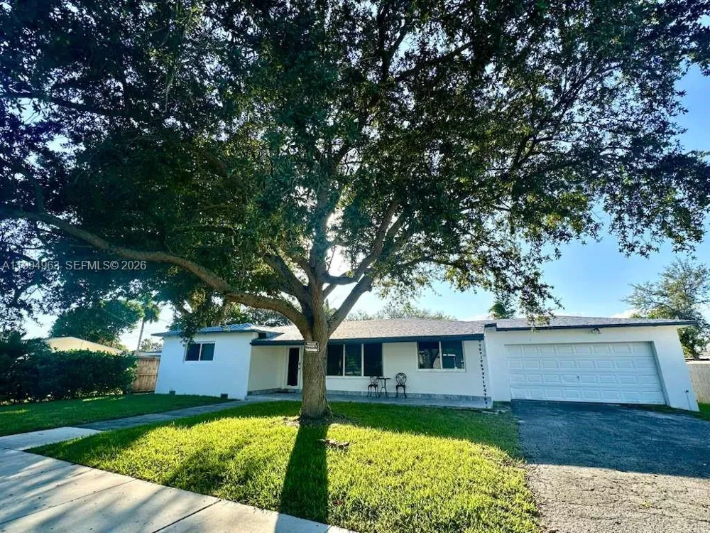 628 SW 6th Ave Hallandale Beach, FL 33009