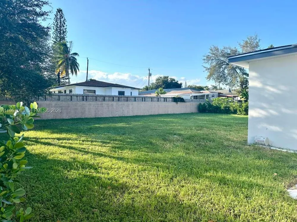 628 SW 6th Ave Hallandale Beach, FL 33009