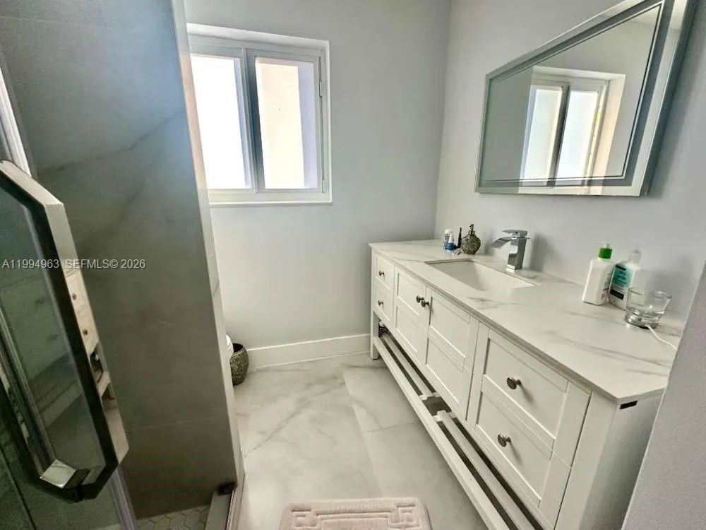 628 SW 6th Ave Hallandale Beach, FL 33009