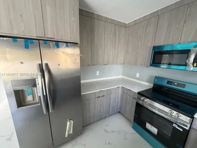 644 NW 6th Ct Hallandale Beach, FL 33009