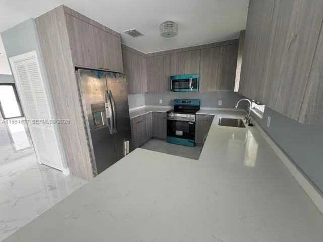 644 NW 6th Ct Hallandale Beach, FL 33009