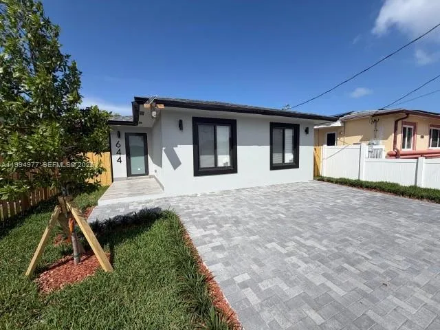 644 NW 6th Ct Hallandale Beach, FL 33009