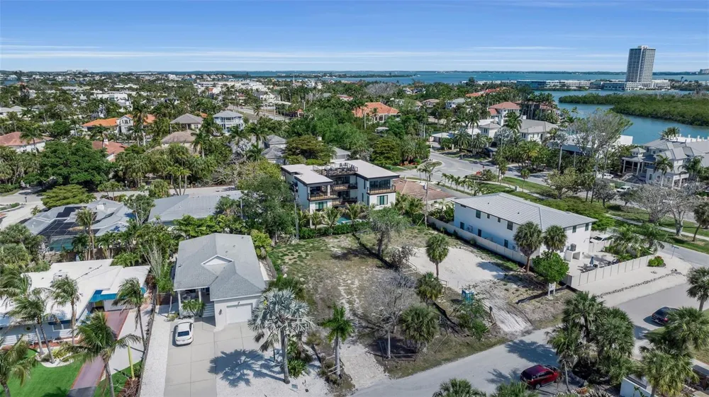 243 COOLIDGE DRIVE Sarasota, FL 34236