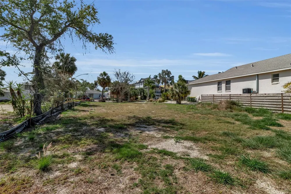 243 COOLIDGE DRIVE Sarasota, FL 34236