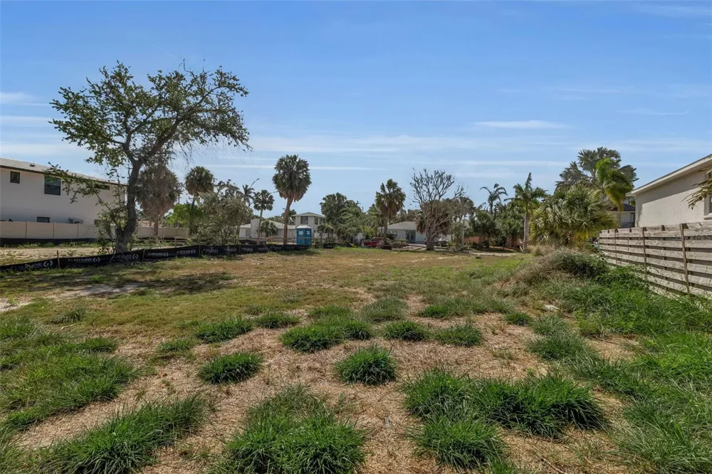 243 COOLIDGE DRIVE Sarasota, FL 34236