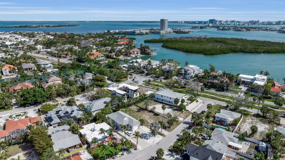 243 COOLIDGE DRIVE Sarasota, FL 34236