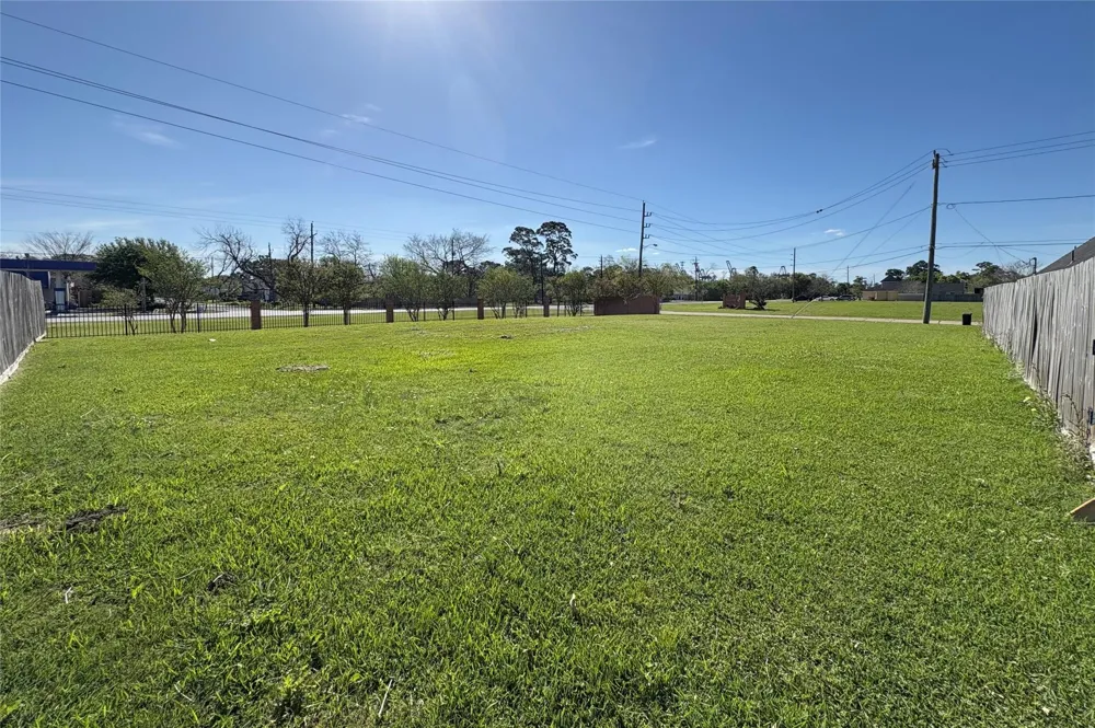 702 Shady River Road La Porte, TX 77571