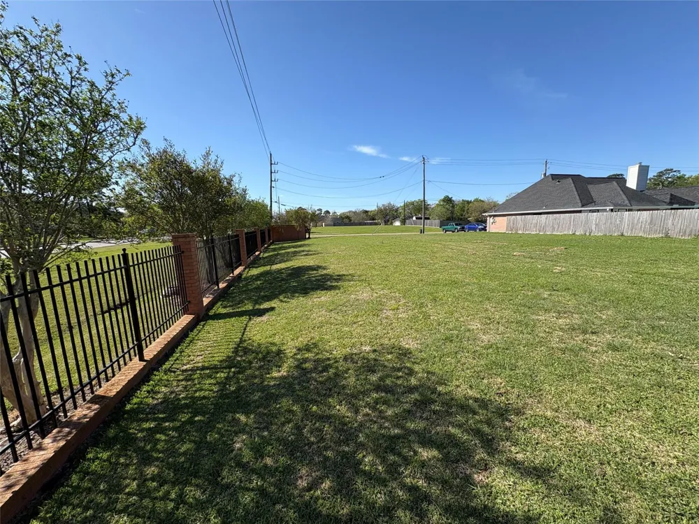 702 Shady River Road La Porte, TX 77571