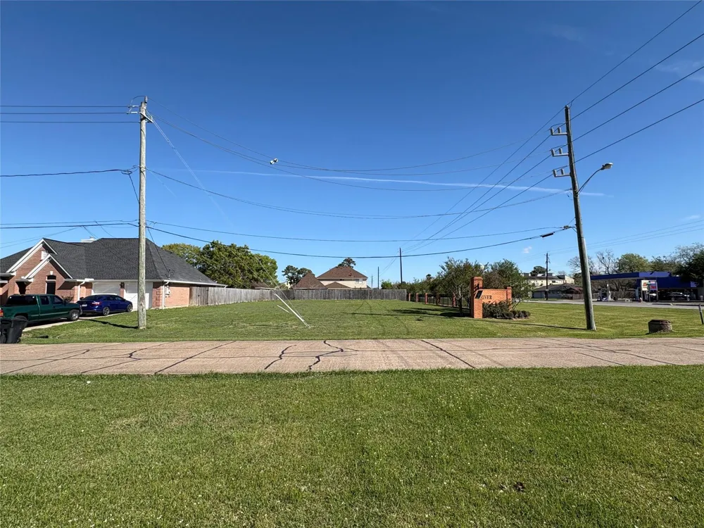 702 Shady River Road La Porte, TX 77571