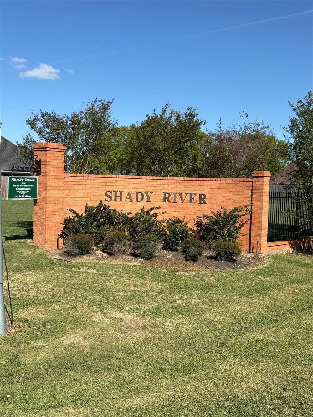 702 Shady River Road La Porte, TX 77571