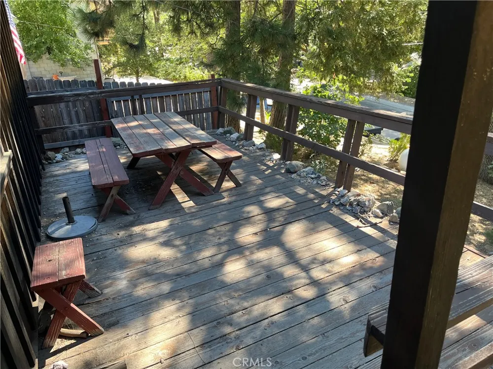 6020 Lake Angelus Oaks, CA 92305