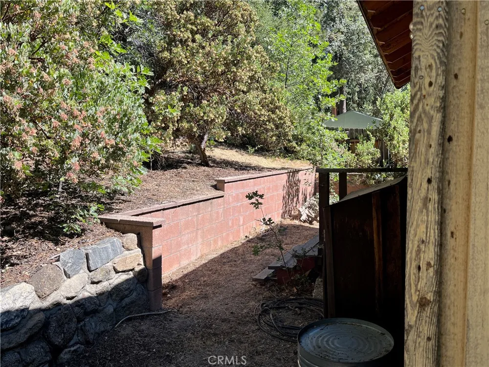 6020 Lake Angelus Oaks, CA 92305