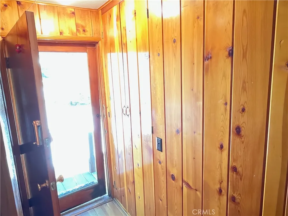 6020 Lake Angelus Oaks, CA 92305