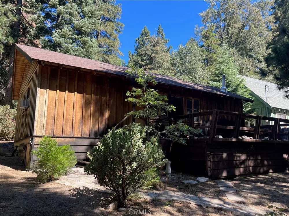 6020 Lake Angelus Oaks, CA 92305