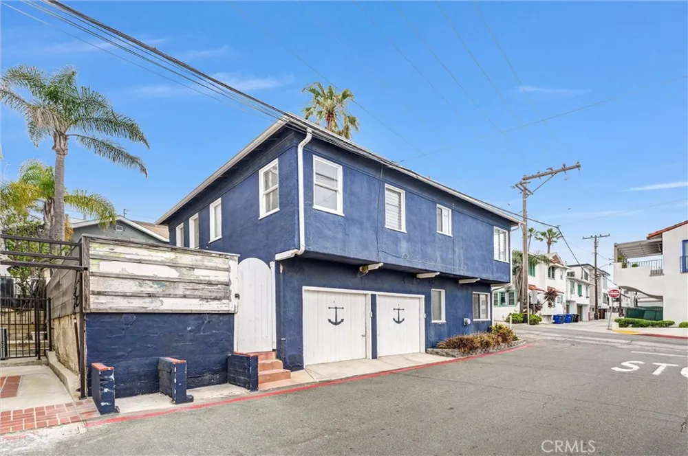 121 35th Hermosa Beach, CA 90254
