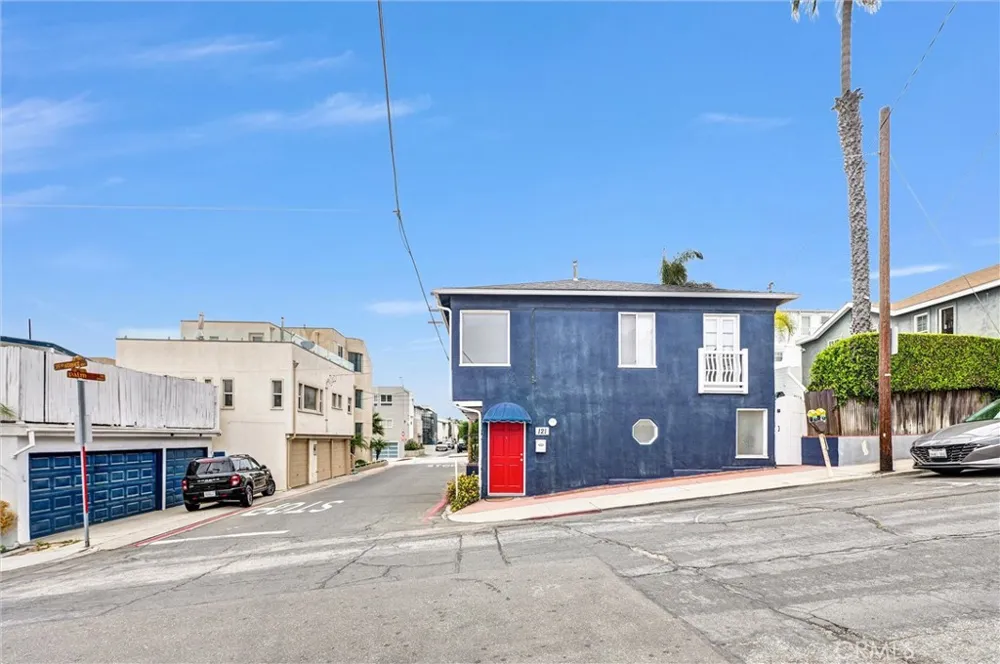 121 35th Hermosa Beach, CA 90254