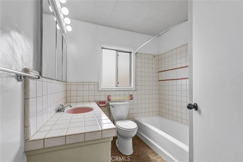 121 35th Hermosa Beach, CA 90254
