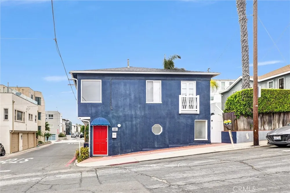 121 35th Hermosa Beach, CA 90254