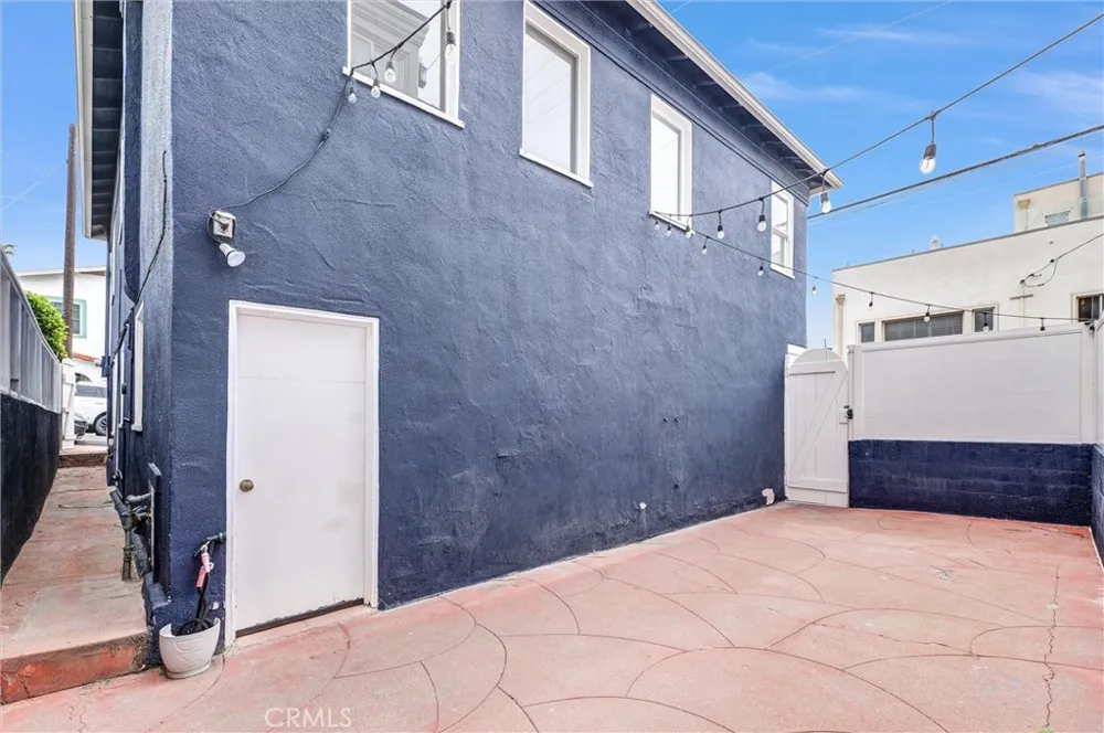 121 35th Hermosa Beach, CA 90254