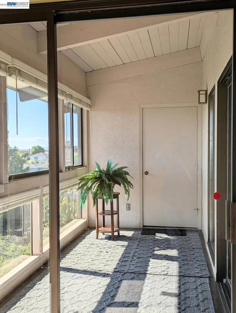 19100 Crest Ave #24 Castro Valley, CA 94546