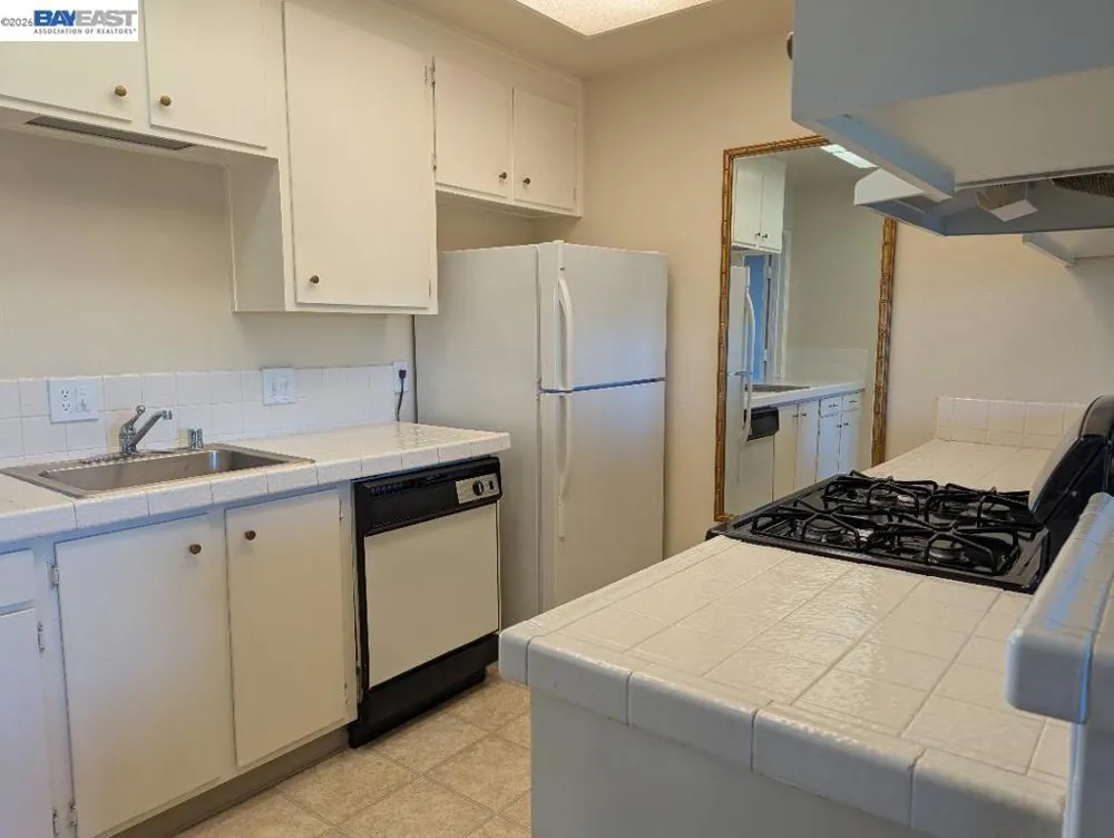 19100 Crest Ave #24 Castro Valley, CA 94546