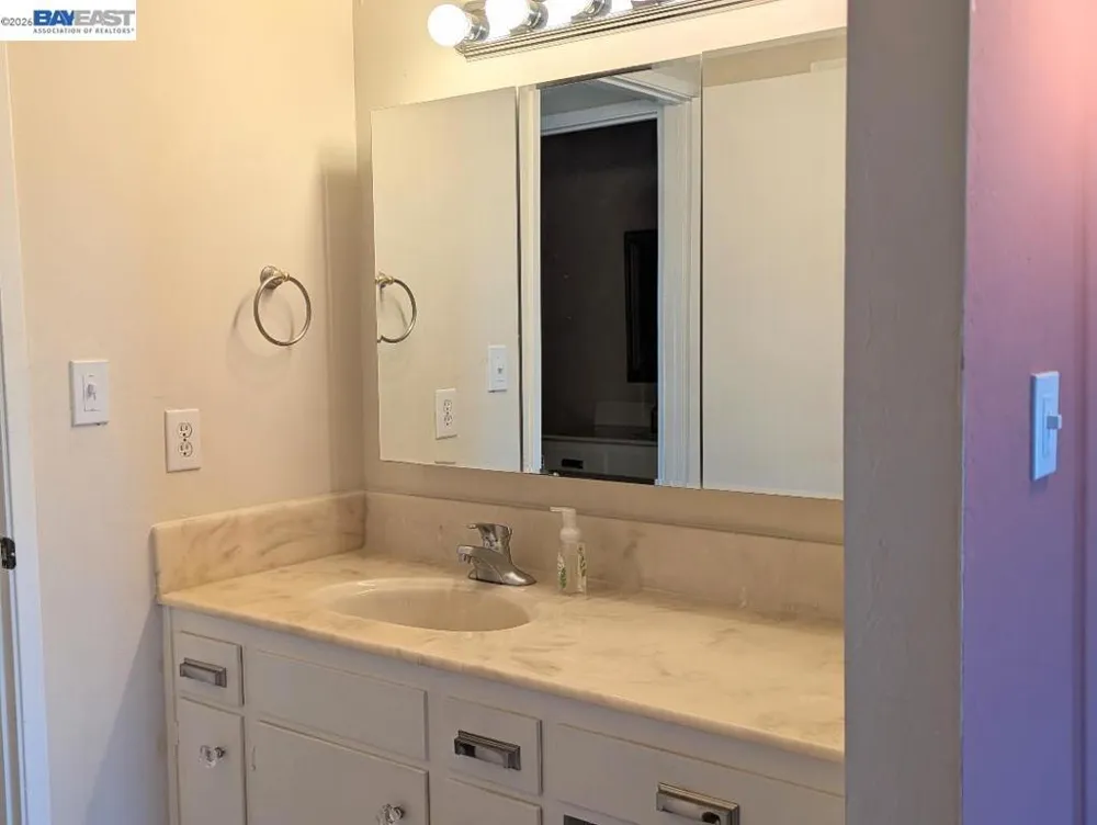 19100 Crest Ave #24 Castro Valley, CA 94546