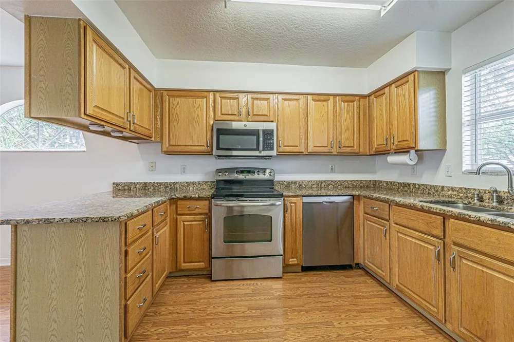 11204 COREY PAVIN LANE San Antonio, FL 33576