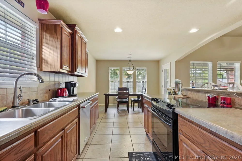 20230 E 50th Place Broken Arrow, OK 74014