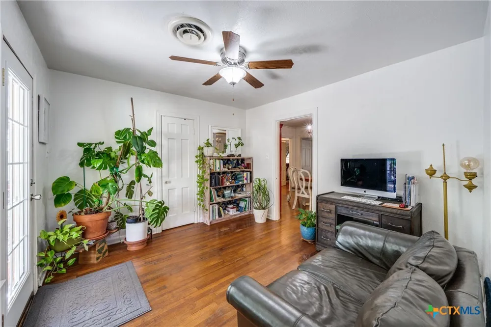 615 E Main Avenue Karnes City, TX 78118