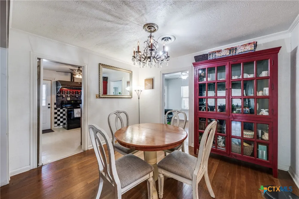 615 E Main Avenue Karnes City, TX 78118