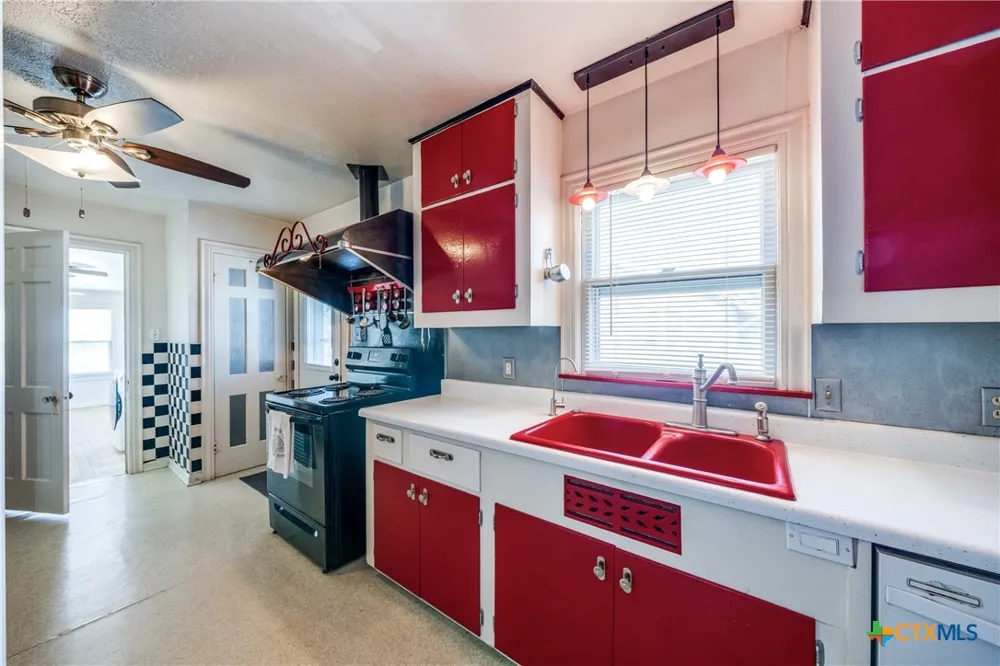 615 E Main Avenue Karnes City, TX 78118