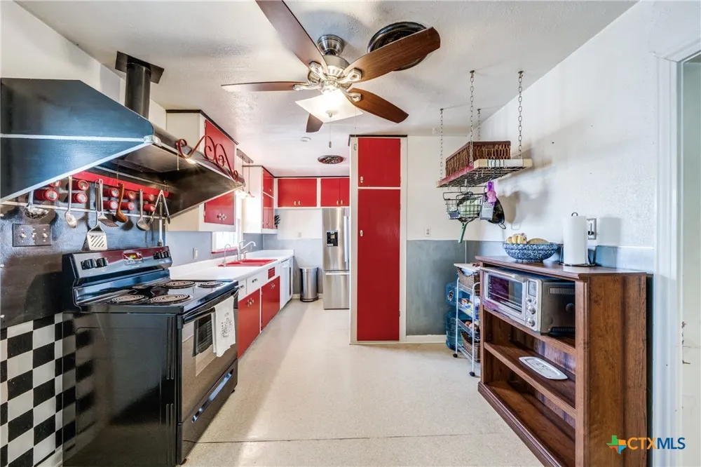 615 E Main Avenue Karnes City, TX 78118