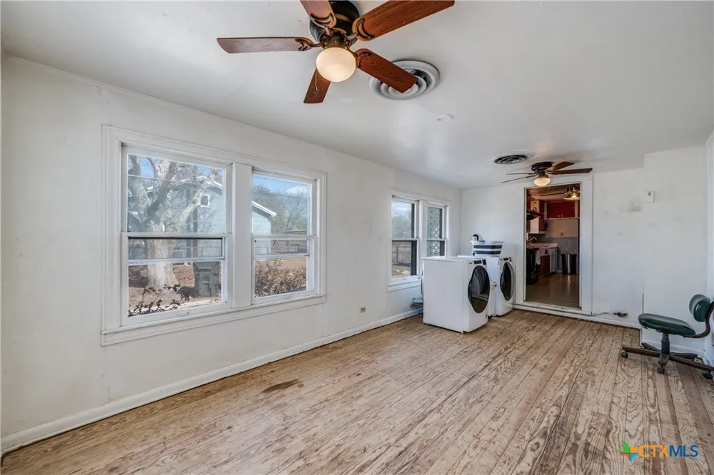 615 E Main Avenue Karnes City, TX 78118