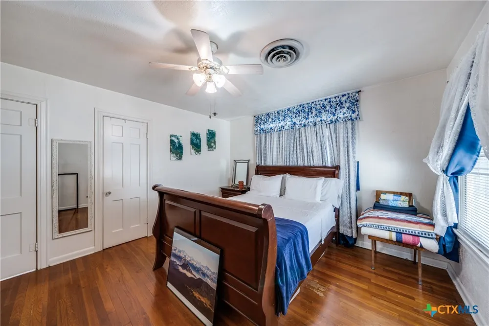615 E Main Avenue Karnes City, TX 78118
