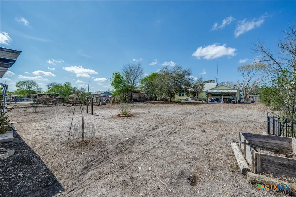 615 E Main Avenue Karnes City, TX 78118