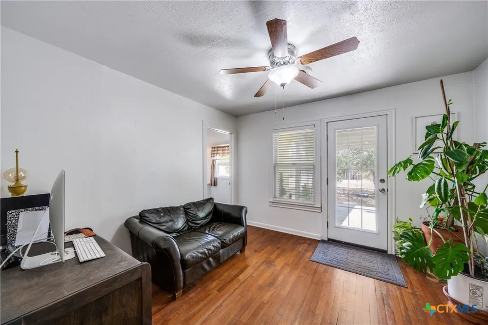 615 E Main Avenue Karnes City, TX 78118