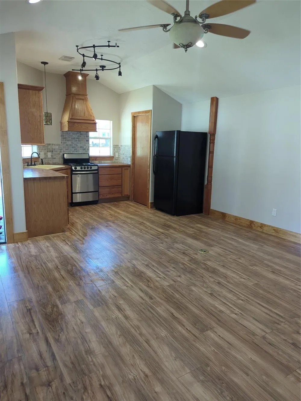16 Walnut Lane Riverside, TX 77320