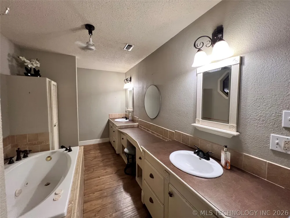 11782 Oak Ridge Street Kingston, OK 73439