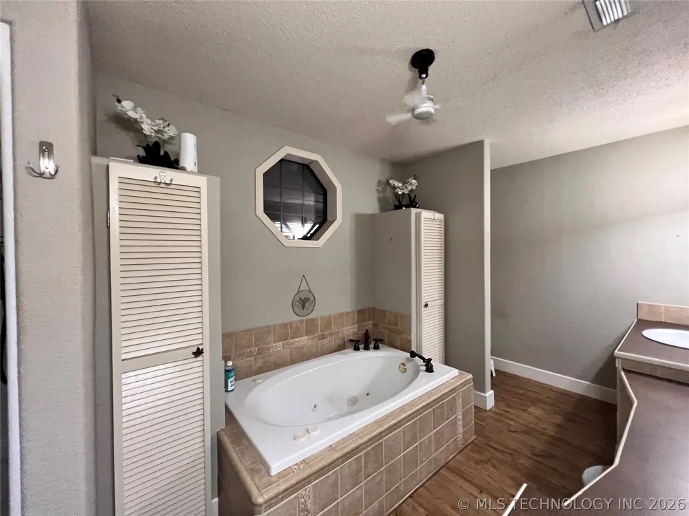 11782 Oak Ridge Street Kingston, OK 73439