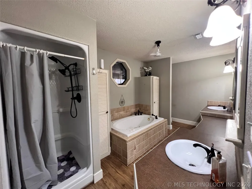 11782 Oak Ridge Street Kingston, OK 73439