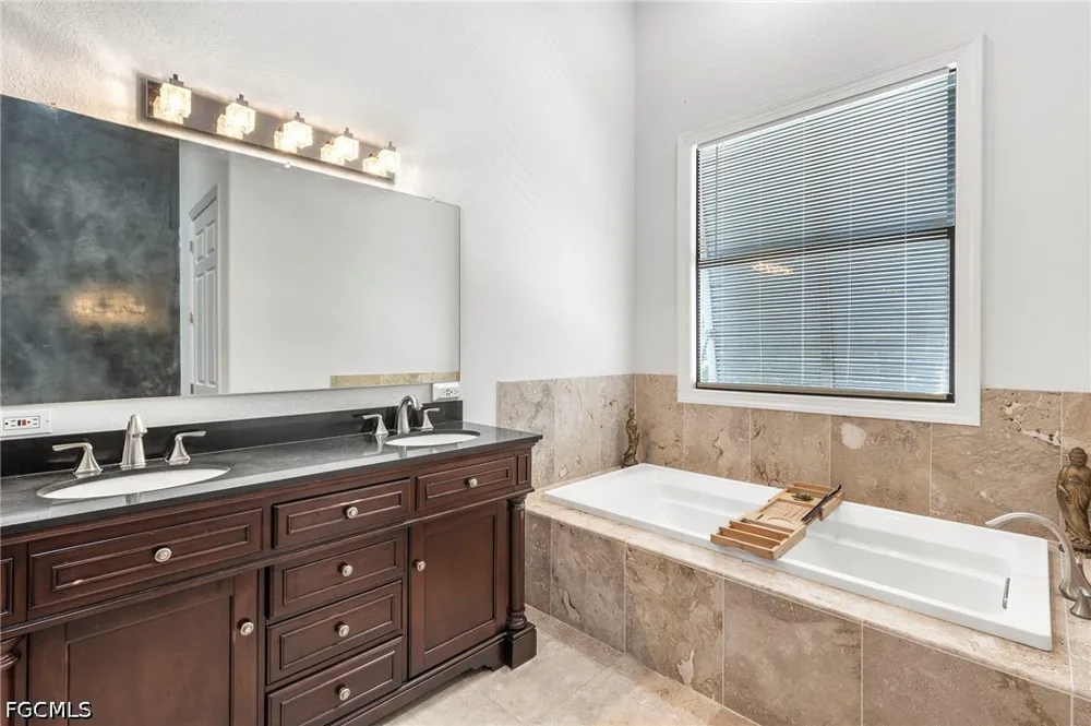 Lynwood Avenue Fort Myers, FL 33901