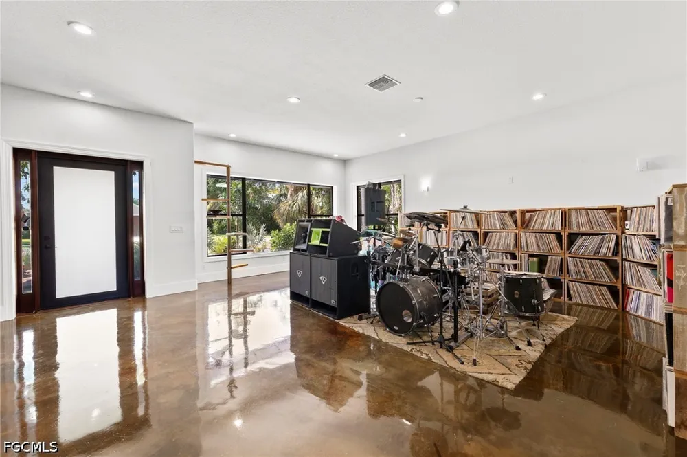 Lynwood Avenue Fort Myers, FL 33901